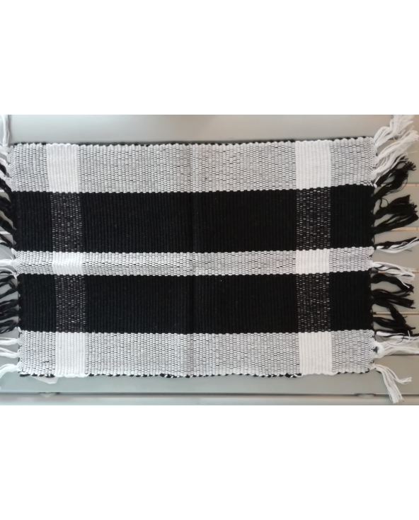 Black And White Table Mat With Fringes - Jogo...