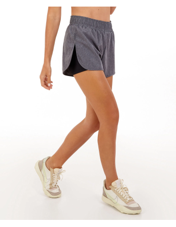 Shorts Tecnospan Abertura Lateral Cinza Chumbo