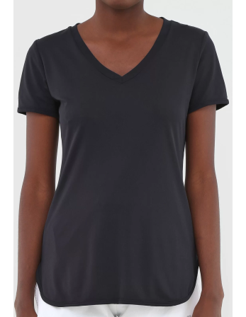 T-Shirt Skin Fit Alongada Gola V Preto 2