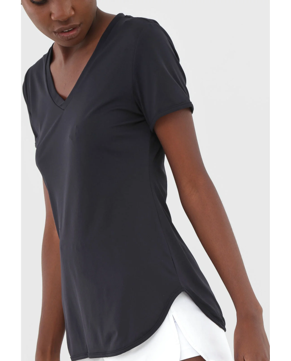 T-Shirt Skin Fit Alongada Gola V Preto