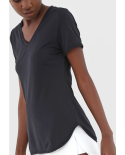 T-Shirt Skin Fit Alongada Gola V Preto