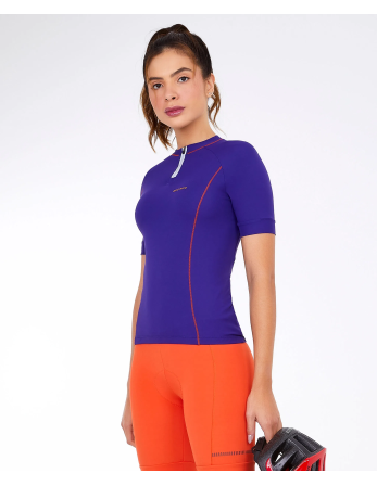 T-Shirt Skin Fit Biker Com Bolsos Roxo Eletric